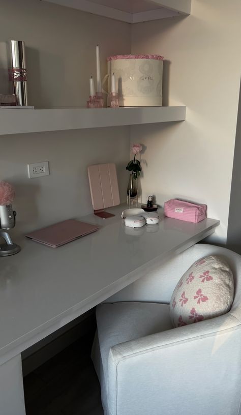 Girly Desk Ideas, Aesthetic Desk With Shelves, Cute Desk Inspo Aesthetic, Pink Uni Room Aesthetic, Desk Shelves Decor, White Black And Pink Bedroom, Girly Clean Aesthetic, Clean Pink Room, White And Pink Room Aesthetic