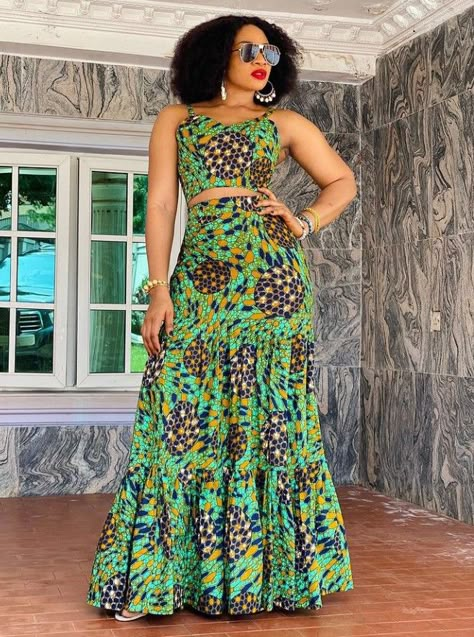 Amazing Ways to Rock Green Coloured Ankara Styles. - Stylish Naija Print Maxi Dress Outfit, Elegant Skirt Outfits, Ankara Crop Top, Stylish Naija, African Attire Dresses, African Fabric Dress, Long African Dresses, Teen Shows, Ankara Dress Styles