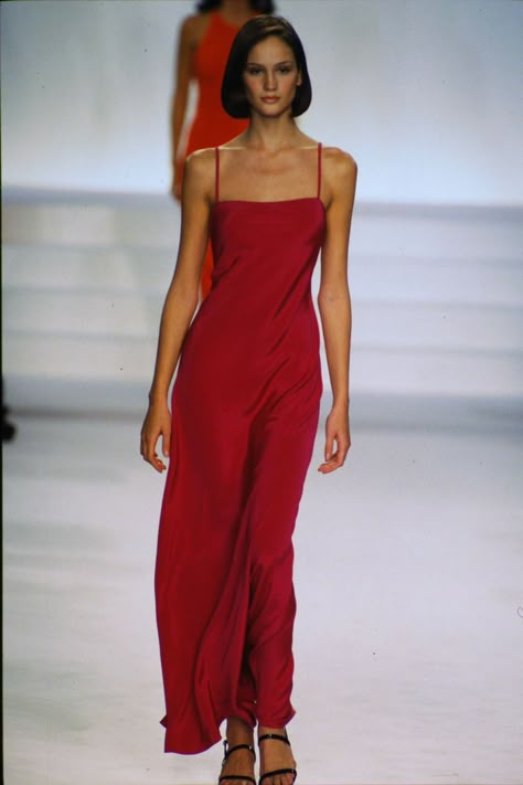 90s Dress Silhouette, 90s Minimalism Fashion Runway, 90s Runway Dresses, Silk Dress 90s, 90s Minimalism Fashion, Ines Rivero, 90s Minimalism, Models 90s, Red Slip Dress