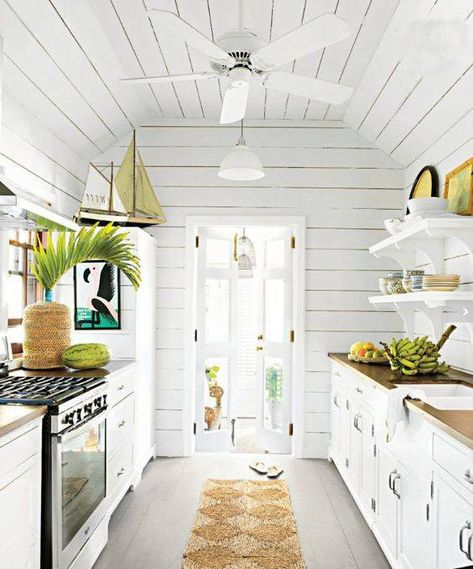 Galley Kitchen Ideas For Small And Narrow Spaces Small Galley Kitchen, Beach Room Decor, Coastal Dining Room, Galley Kitchens, Beach House Kitchens, Beach Kitchens, Eclectic Kitchen, Casa Vintage, Style Cottage