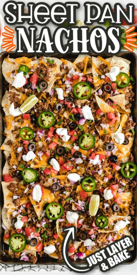 Nachos In Oven, Ground Beef Nachos, Nachos Recipe Beef, Sheet Pan Nachos, Pan Nachos, Baked Nachos, Nacho Toppings, Nachos Recipe Easy, Sheet Pan Dinners Recipes