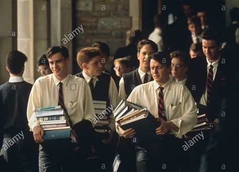 Dead Poets Society Movie, Society Aesthetic, Dead Poet Society, Dead Poets Society Aesthetic, Pretty Actors, Poetry Aesthetic, Book Poetry, 1980s Films, Robert Sean Leonard