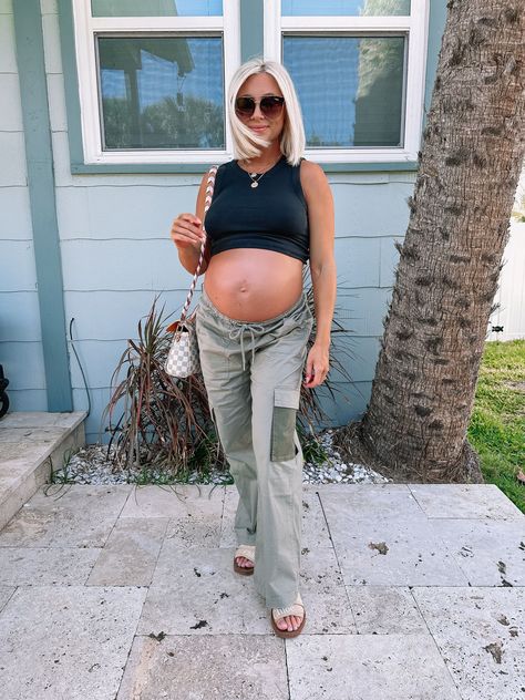 Maternity Cargo Pants, Black Cargo Pants Outfit, Outfit Pregnant, Pregnant Outfit, Drawstring Cargo Pants, Cargo Pants Outfit, Kim Possible, Mama Style, Black Cargo Pants