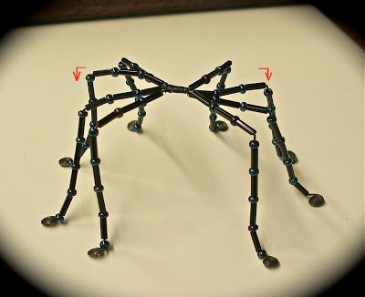 WireWorkers Guild: SPIDER TUTORIAL Insect Jewelry Diy, Spider Tutorial, Wire Spider, Dragon Fly Craft, Fish And Chip Shop, Spider Crafts, Christmas Spider, Spider Jewelry, Beaded Spiders