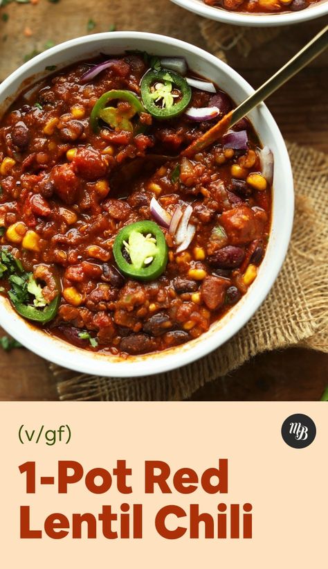 DELICIOUS, 1-POT Lentil and Black Bean Chili! Smoky, hearty, PROTEIN and fiber packed! #vegan #glutenfree #lentils #chili #healthy #recipe #minimalistbaker Lentil Chili Crockpot, Lentils Chili, Chili With Lentils, Red Lentil Chili, Lentil Chilli, Chili Healthy, Corn Chili, Chili Cheese Fritos, Vegan Chili Recipe