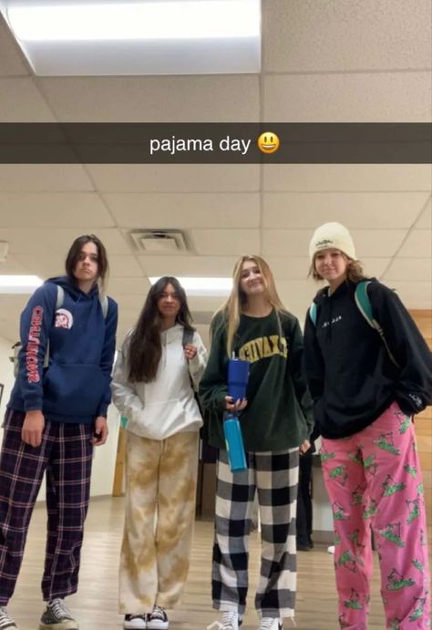 Pyjama Day At School, Outfits For Pajama Day At School, Pajamas To School Outfit, Pajamas At School, Pj Spirit Week Outfit, Pajama Spirit Day, Cute Pajama Day Outfits For School, Pajama Fits For School, Cute Pajama Outfits For School