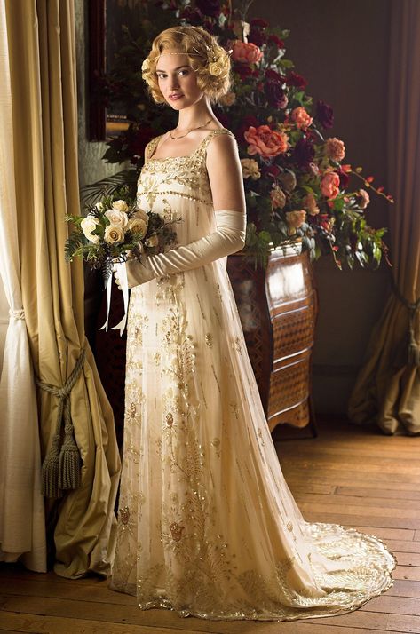 Brandy Outfit, Indie Outfits Alternative Fashion, Downton Abbey Wedding, Movie Wedding Dresses, Outfits Alternative, Angel Top, Tv Weddings, Abbey Wedding, New Halloween Costumes