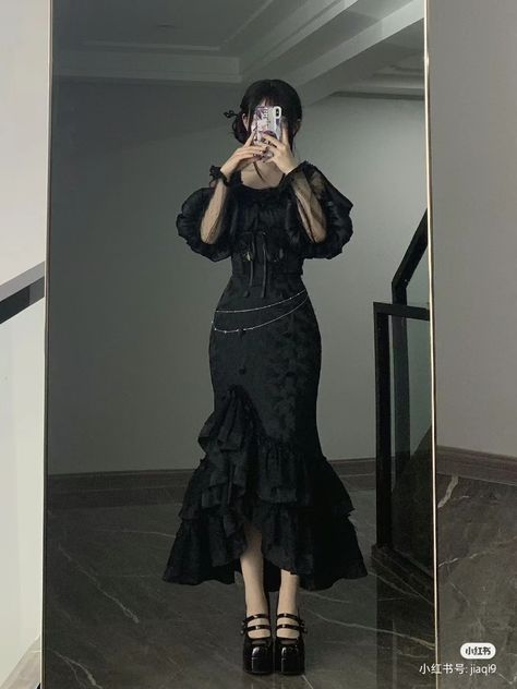 Gothic Dress Elegant, Rosaria Genshin, Goth Gown, Victorian Inspired Fashion, Goth Prom Dress, Gothic Prom Dress, Beautiful Gown Designs, Gothic Gowns, Prom Dress Inspiration