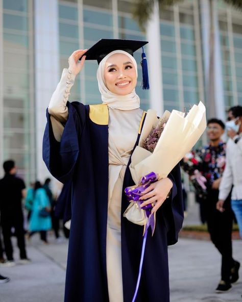 How To Take Graduation Photos, Photoshoot Ideas For Graduation, Pictures For Graduation, Graduation Pictures Hijab, Convocation Outfit Graduation, Hijabi Graduation, Graduation Pictures Ideas, Convocation Photography, Graduation Hijab