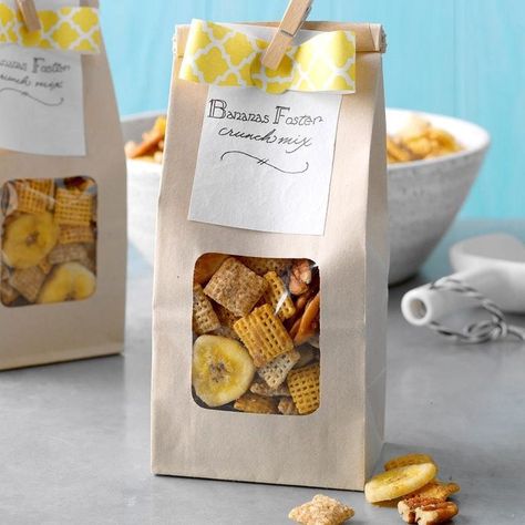 Chex Mix Packaging Gift Ideas, Diy Food Packaging Ideas, Diy Food Packaging, Food Packaging Ideas, Fall Recipes Snacks, Food Gifts Packaging, Easy Snack Mix, Banana Foster, Bake Sale Packaging