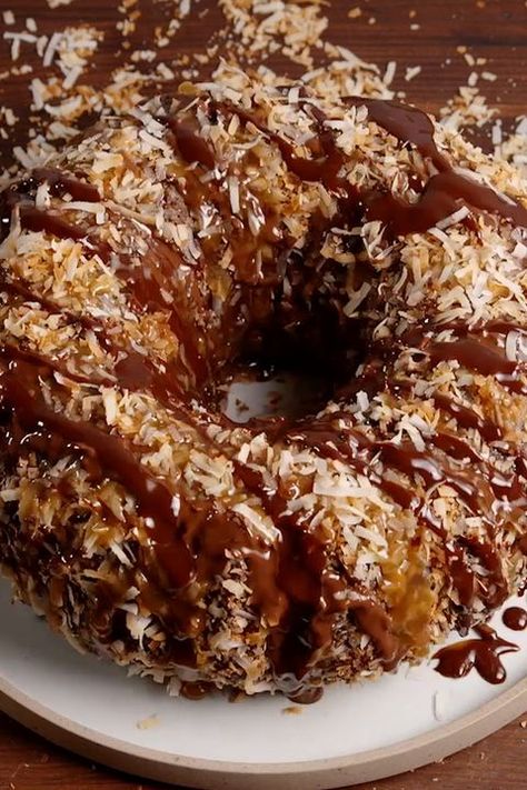 Samoa Bundt Cake - Delish Samoa Bundt Cake, Vanilla Dessert Recipes, Bundt Cake Ideas, At Home Desserts, Home Desserts, Vanilla Desserts, Samoa Cookies, Recipe Card Box, Cheap Clean Eating