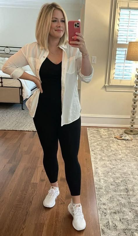 Facebook White Boyfriend Shirt Outfit, Casual White Shirt Outfit, Current Haircuts, Sahm Outfits, The Small Things Blog, Small Things Blog, Outfits Gorditas, Leggings Outfit Casual, Athleisure Outfit