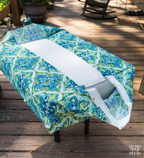 Outdoor Chair Cushion Covers, Diy Chair Cushions, Patio Cushion Covers, Outdoor Chair Pads, Upcycle Diy, Court Yard, Clorox Wipes, Pillow Patterns, Set Meja Makan