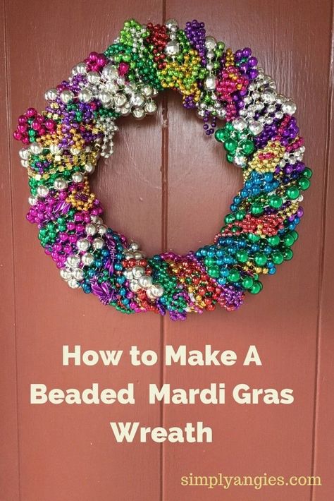 Make a colorful Mardi Gras wreath by wrapping beads of various sizes around a wreath form. Mardi Gras Bead Art, Mardi Gras Diy, Mardi Gras Wreaths, Beaded Wreath, Mardi Gras Ideas, Diy Holiday Party, Mardi Gras Crafts, Mardi Gras Decor, Mardi Gra