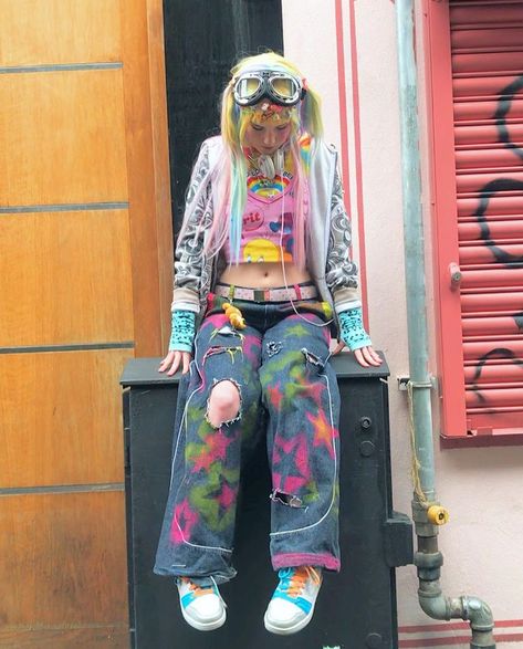 Tacky Y2k Fashion, Hyper Pop Fashion, Breakcore Fashion, Hyperpop Clothes, Hyperpop Aesthetic Fashion, Hyperpop Style, Colorful Punk Outfits, Cyberpop Fashion, Hyperpop Fashion