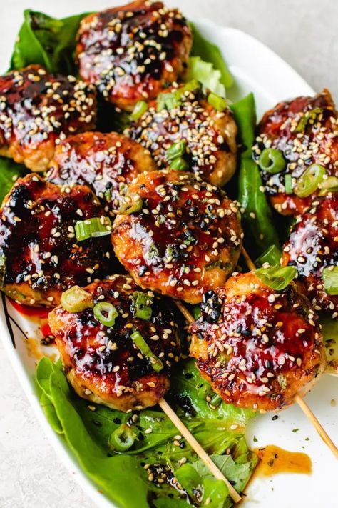 Tsukune Recipe, International Appetizers, Keto Teriyaki, Grilled Meatballs, Japanese Appetizers, Meatball Appetizer Recipe, Paleo Ideas, Japanese Chicken, Chicken Meatball Recipes