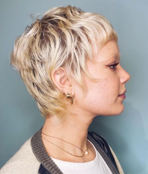 Blonde Messy Mullet for Round Faces Soft Pixie Haircut For Thick Hair, "wixie" Haircut, Short Punk Hair Pixie, Pixie Mullet Haircut For Women, Short Pixie Mullet, Mixie Pixie Mullet, Short Hipster Hair, Long Blonde Pixie, Messy Mullet