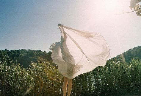 Wendy Darling, Fotografi Vintage, Summer Feeling, 인물 사진, Pics Art, The Grass, On Film, Photography Inspo, Film Photography