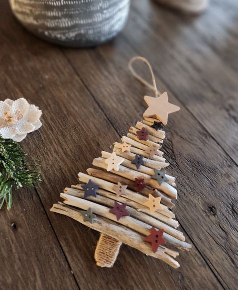 Rustic Christmas tree ornament made from driftwood and popsicle stick with wood star embellishments and twine around the tree stump Christmas Stick Crafts, Recycled Tree Craft, Dowel Christmas Tree Diy, Twig Christmas Tree Ornaments, Christmas Ornaments Made From Popsicle Sticks, Christmas Tree With Sticks, Christmas Popsicle Stick Ornaments, Driftwood Christmas Crafts, Nature Christmas Tree Decorations