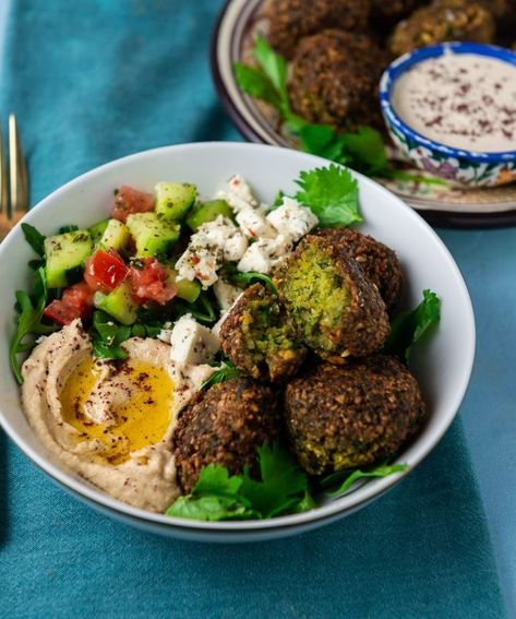 Turkish Falafel Recipe, Zucchini Falafel Recipes, Turkish Food Vegetarian, Falafel Bowl Aesthetic, Falafel Burrito, Falafel Bowl Recipe, Zucchini Falafel, Falafel Gyro, Spinach Falafel