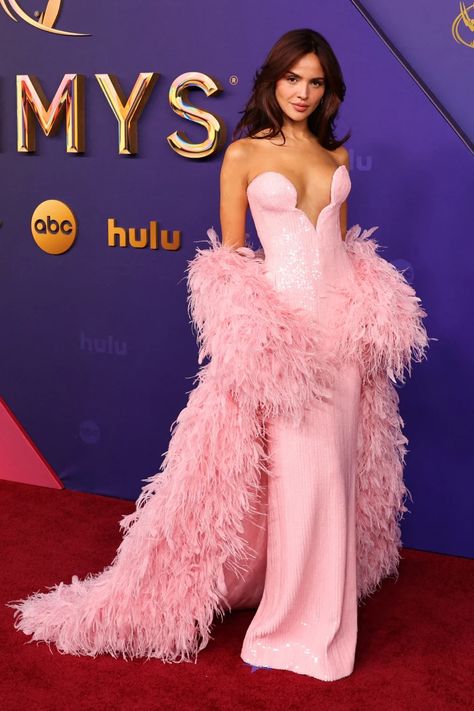 Red carpet looks from the 76th Emmy Awards: See who wore what | CNN Most Expensive Dress, Haute Couture Outfits, Emmys Red Carpet, Celebrity Magazines, Eiza Gonzalez, Best Red Carpet Looks, Ceremony Dresses, Carpet Looks, Hollywood Glam