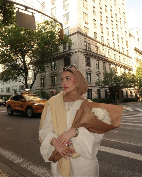 Meet Me In New York, Aesthetic Hijabi Outfits, New York Instagram, Hijabi Fits, Modest Casual Outfits, Stile Hijab, Talk Shows, Muslim Style, Modest Summer Outfits