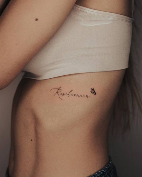 "Resiliencia" and little butterfly tattooed on the rib. Resilience Tattoo, Community Tattoo, Watercolor Rose Tattoos, International Tattoo, Taurus Tattoos, Female Tattoos, Writing Tattoos, Chest Tattoos For Women, Pretty Tattoos For Women