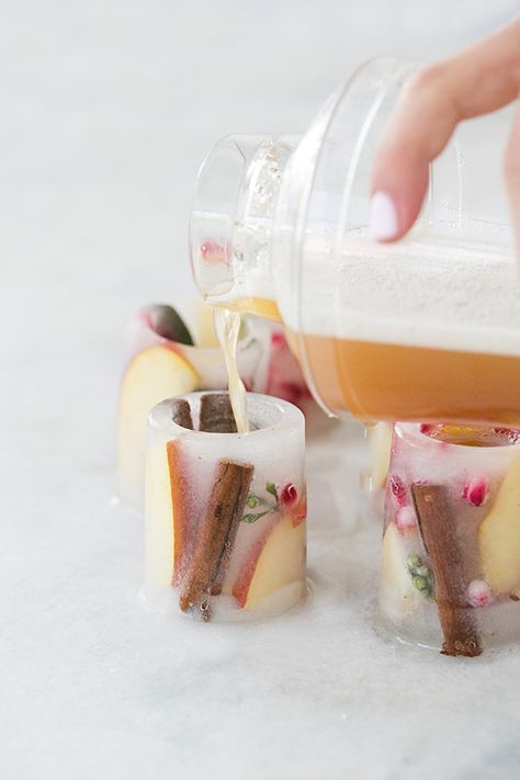 cider being poured into ice shot glass Apple Cider Shots, Floral Ice Bucket, Edible Shot Glasses, Shot Glass Mold, Cookie Shots, Floral Ice, Apple Cider Recipe, Diy Edible, Cider Recipe