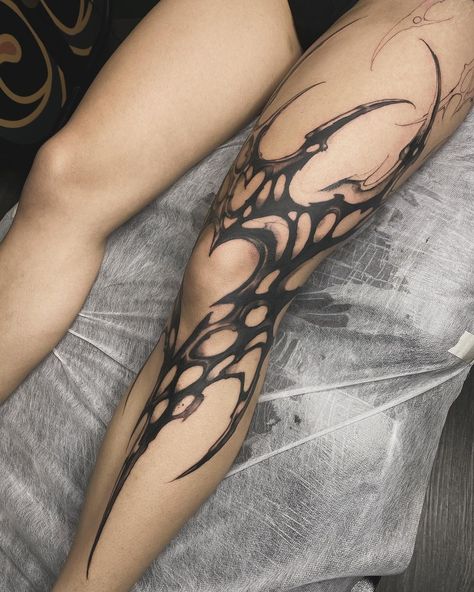 B&w Tattoos, Are Tattoos For Women, Butterfly Body Tattoo, Long Leg Tattoo, 1 Hour Tattoo Ideas, Skeleton Back Tattoo, Black Out Sleeve Tattoo Women, Grunge Tattoo Sleeve Woman, Black Out Tattoos