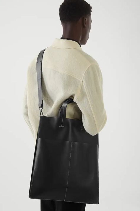 Minimalist Bags Design, Mens Tote Bag, Minimal Bags, Soft Leather Tote, Men's Totes, Diy Bags Purses, Minimalist Bag, Latest Bags, Chic Bags