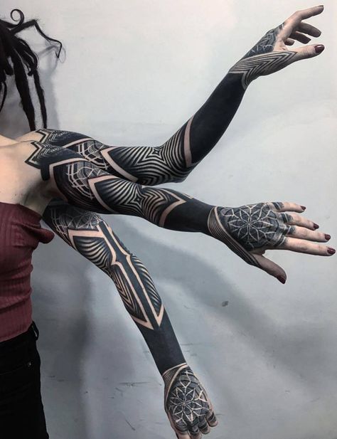 No other tattoos transforms the human body like it makes the Ornamental tattoos, large-scale, contrast, and infinitely individual. Black Sleeve Tattoo, Tatoo 3d, All Black Tattoos, Solid Black Tattoo, Geometric Sleeve Tattoo, Blackout Tattoo, Muster Tattoos, Ornamental Tattoo, Tattoo Life