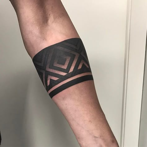 Mandala Arm Tattoo, Tattoo Band, Forearm Band Tattoos, Band Tattoo Designs, Maori Tattoos, Band Tattoos, Armband Tattoo Design, Maori Tattoo Designs, Tattoos Geometric