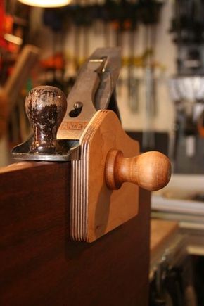 Hand plane fence DIY Fence Diy, Hand Plane, Wood Plane, Diy Fence, Woodworking Hand Tools, Woodworking Workshop, Homemade Tools, Wood Tools, Woodworking Jigs