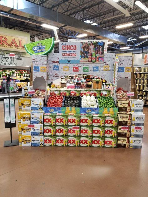 Beer Display Ideas Retail, Grocery Display, Alcohol Display, Store Visual Merchandising, Beer Display, Alcohol Store, Cookie Cupcakes, Summer Beer, 5 De Mayo