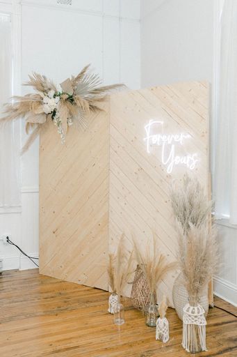 Wedding Picture Backdrop, Wedding Photo Booth Backdrop, Photo Booth Wall, Wedding Photo Walls, Boho Wedding Backdrop, Chic Home Decor Ideas, Boho Backdrop, Photo Booth Backdrop Wedding, Diy Photo Backdrop