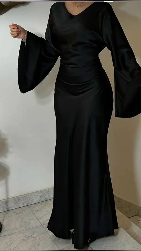 Dress Soiree, Elegant Silk Dresses, Stile Hijab, Soiree Dresses, Mode Turban, Dinner Dress Classy, Modest Dresses Casual, Fancy Dresses Long, Elegant Dresses Classy