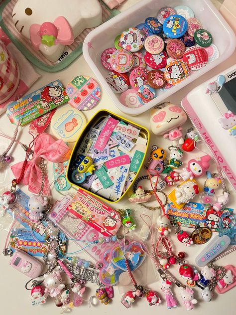 Lifestyle Aesthetic, Bead Charms Diy, Cute Room Ideas, Kawaii Room, Kawaii Aesthetic, Beach Essentials, Cute Keychain, Cute Little Things, Cute Toys