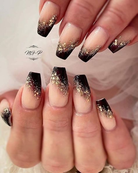 New Year’s Eve Gel Manicure, New Year’s Eve Nails Black And Gold, Black And Gold French Tip Nails Square, Award Ceremony Nails, New Years Eve Nails Black And Silver, New Years Nails Black Gold, New Years Eve Wedding Nails, Black And Gold Sparkly Nails, Short New Years Eve Nails