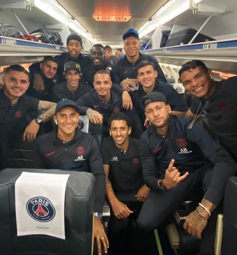 Psg Team Photo, Psg Team Wallpaper, Psg Team, Soccer Team Photos, Paris Football, Footballers Wives, Premier Lig, Football Players Images, Real Madrid Football