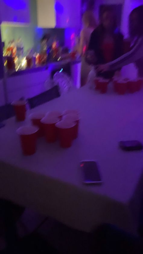 House Party Aesthetic, Friends Party Night, Summer Night Party, High School Parties, Teenage Parties, Snap Friends, Teen Party, Party Pictures, Friends Party