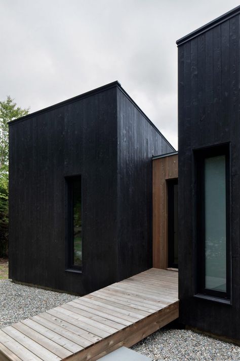 Minimalist Cabin, Black Cabin, Black Houses, Small Space Design, Modern Cabin, Cabin In The Woods, Cabins In The Woods, Design Minimalista, Container House