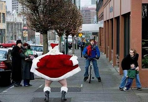 It's a Crazy Creepy Christmas! 25 Awkwardly Weird Pics 8 Christmas Wishes Quotes Messages, Funny Christmas Images, Christmas Pictures Kids, Merry Christmas Wishes Quotes, Merry Christmas Meme, Funny Christmas Photos, Dog Christmas Pictures, Christmas Funnies, Christmas Memes Funny