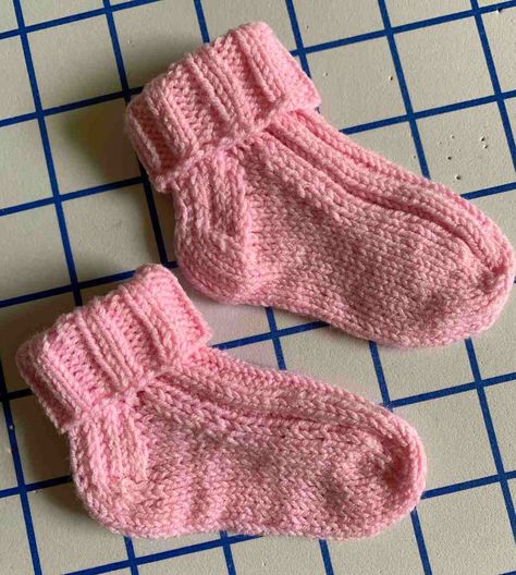 Baby Socks Knitting, Baby Socks Knitting Pattern, Baby Socks Pattern, Baby Bonnet Pattern, Baby Socks Knit, Socks Knitting Pattern, Knitting 101, Knitted Baby Booties, Newborn Socks