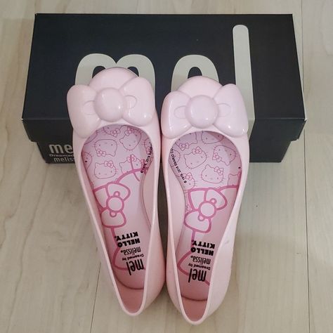 Pink Hello Kitty Stuff, Hello Kitty Diy Gift, Hello Kitty Santa, Hello Kitty Boots, Kawaii Sneakers, Hello Kitty Merchandise, Hello Kitty Shoes, Hello Kitty House, Short Box Braids Hairstyles