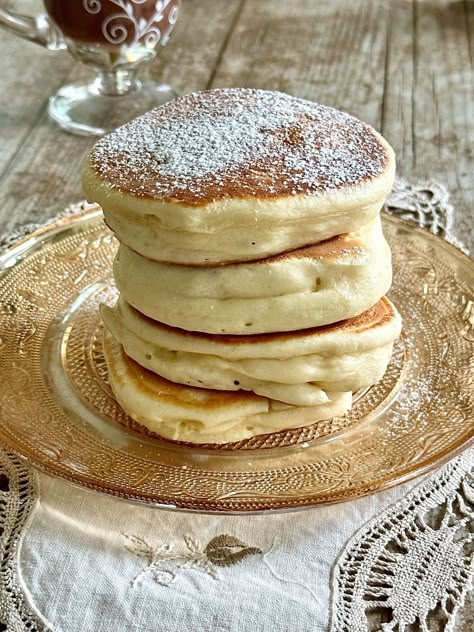 Fluffy pancakes Desserts Faciles, Pan Cake, Fluffy Pancakes, Pancake Recipe, Vegetarian Food, Mug Cake, Beignets, Pancakes, Vegetarian Recipes