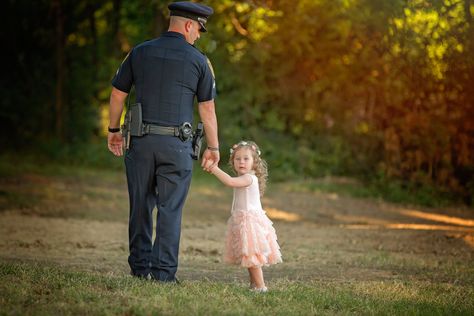 I think it takes a special person with a big enough heart to love a community deeply enough to risk their lives for those who sometimes show them so much hate. I think it takes a special person to put on a uniform and emotionally never take it off. So for those special men and women in blue, thank you. Police Photoshoot, Leo Photoshoot, Police Pictures, Police Photography, Uniform Pictures, Police Photo, Cop Wife, Police Baby, Police Quotes