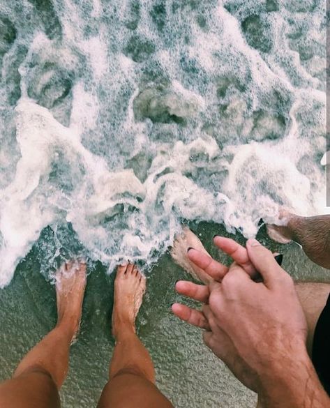 Same Time Next Summer Annabel Monaghan, Summer Romance Annabel Monaghan Aesthetic, Unhoneymooners Aesthetic, Alice Kellen, Couples Beach Photography, Couple Beach Pictures, Couples Vacation, Shotting Photo, 사진 촬영 포즈