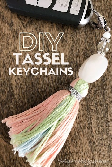 Learn how to make a keychain and create this beautiful boho tassel key ring. Click here for the full step by step tutorial with a video! #thecraftyblogstalker #tasselkeychain #boho #handmade Diy Tassel Keychain, Tassel Keychain Diy, How To Make Keychains, Keyring Craft, Keychains Diy, Diy Keychains, Tassel Crafts, Keychain Craft, Tassel Keyring