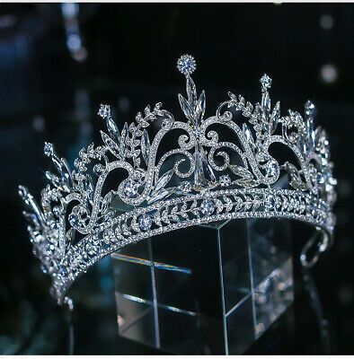 Product Type: Bridal Party Tiara. Gem Type: Czech Crystal. 15cm (5.9") Wide. Size: 7.2cm (2.8") High. We promise our products are with highest quality and unbelievable low price. We can OEM any style which is you like. Queen Wedding, Quinceanera Crown, Crown Aesthetic, Queen Princess, Royal Crowns, Beautiful Tiaras, Crystal Tiara, Headpiece Jewelry, Diamond Crown