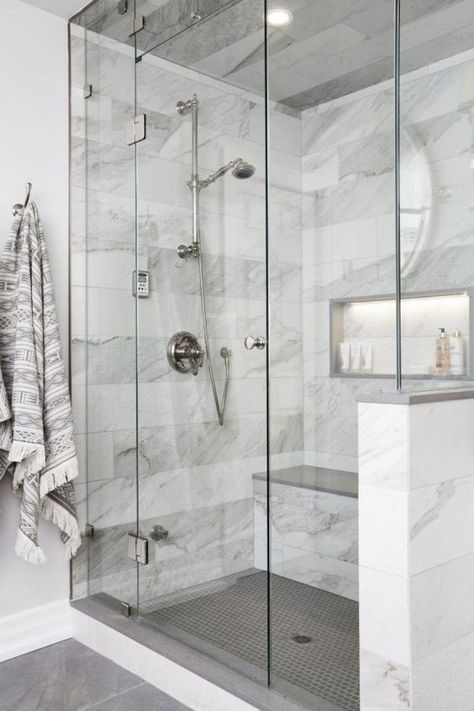 12 Awesome Marble in Shower Design Ideas | Decoholic Minimal Bathroom Design, Bathroom Closets, Makeover Kamar Mandi, Minimal Bathroom, Bathroom Showers, Bathroom Makeovers, Accessible Bathroom, Master Bathrooms, Shower Niche